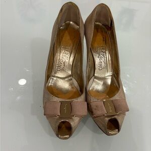 Salvatore Ferragamo Champaign/Gold Heels